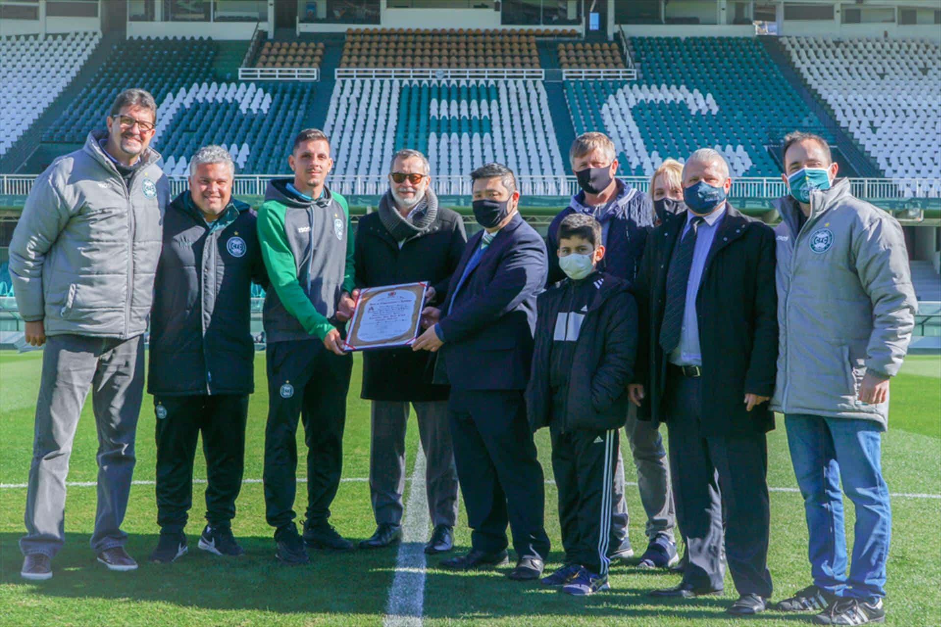 Sub-20 do Coritiba recebe homenagem da Câmara Municipal