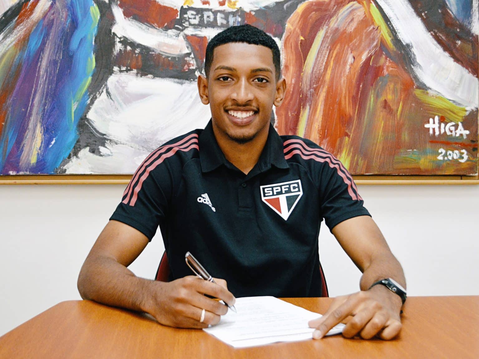 Talles Costa, joia de Cotia, renova com o S&atilde;o Paulo