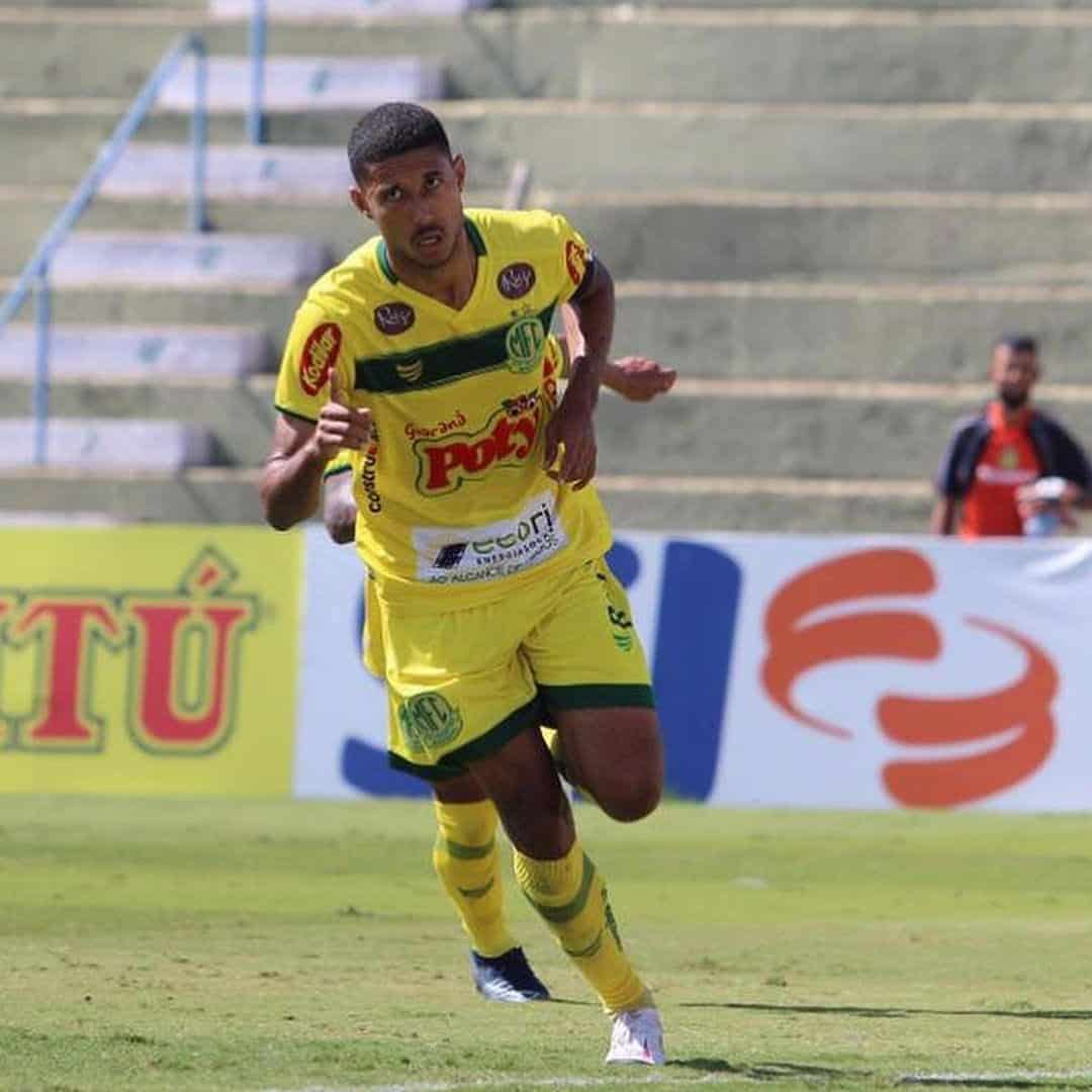 Rafael Silva comemora vit&oacute;ria e projeta melhora no Brasileiro