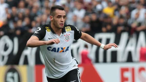 Corinthians se aproxima de Renato Augusto e aguarda libera&ccedil;&atilde;o da China