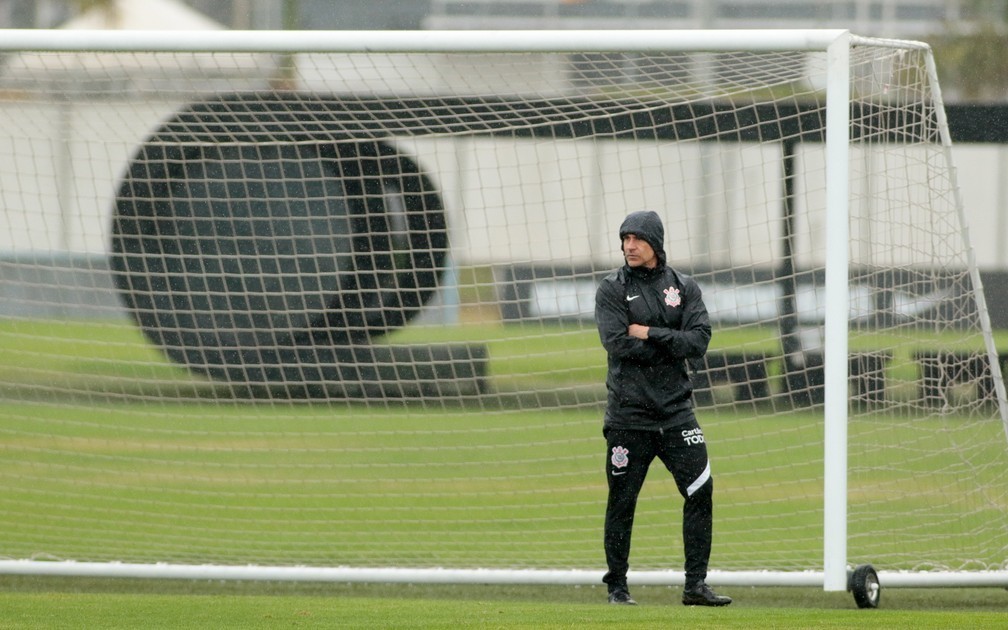 Sylvinho explica preparação de Giuliano e Renato Augusto para estreia no Corinthians