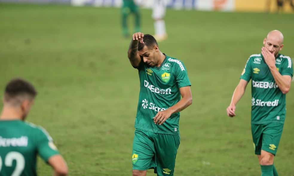 Cuiab&aacute; n&atilde;o vence h&aacute; dois meses e quebra recorde