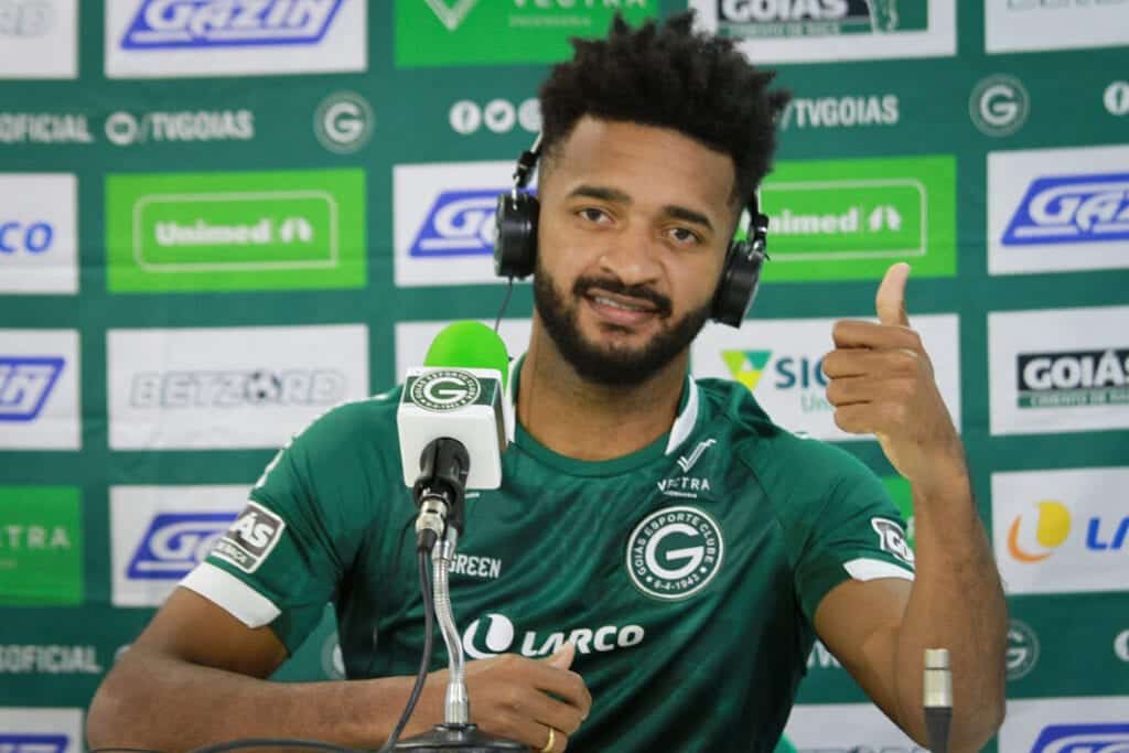 Refor&ccedil;o na &aacute;rea: Artur &eacute; apresentado pelo Goi&aacute;s!
