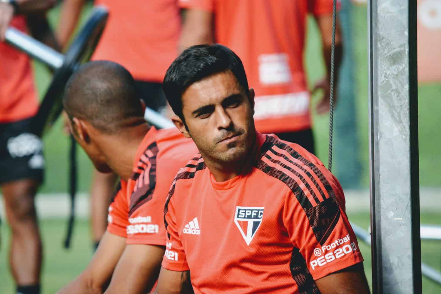Depois de Rojas, outro atacante está de saída do São Paulo