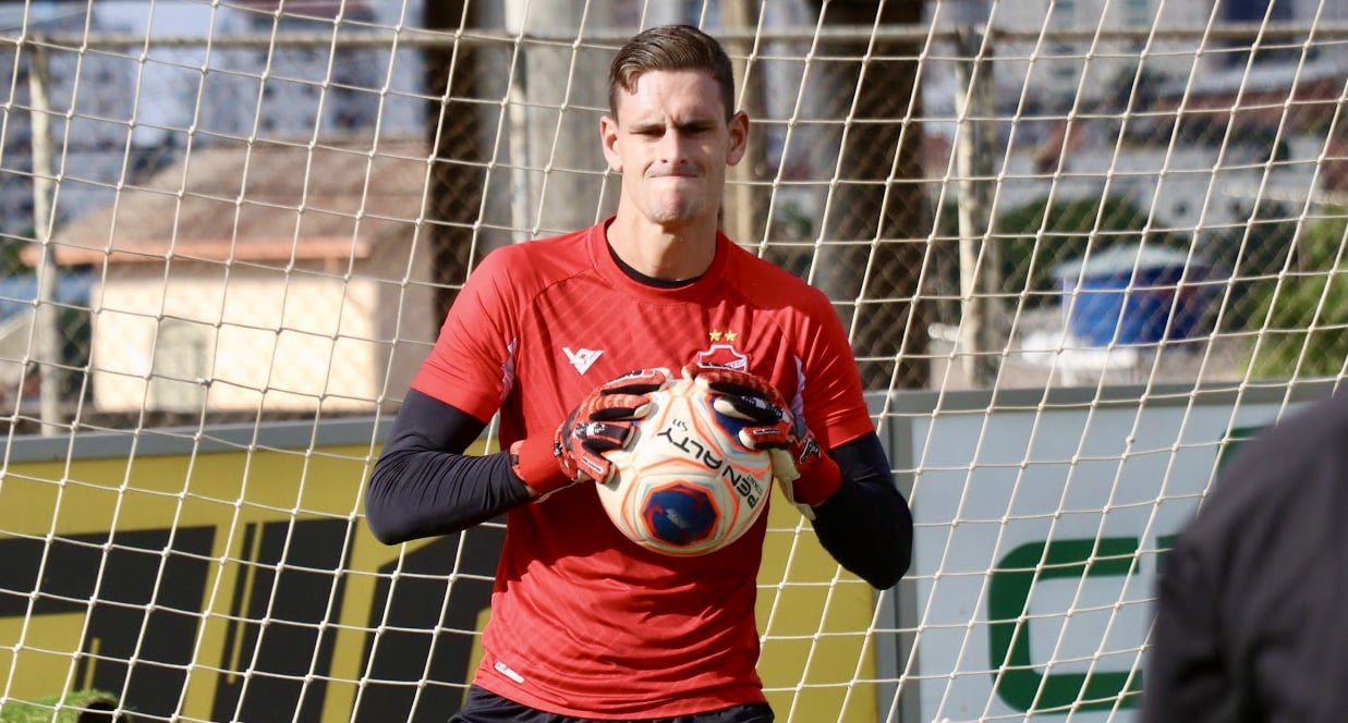 Georgemy completa 30 jogos pelo Vila Nova