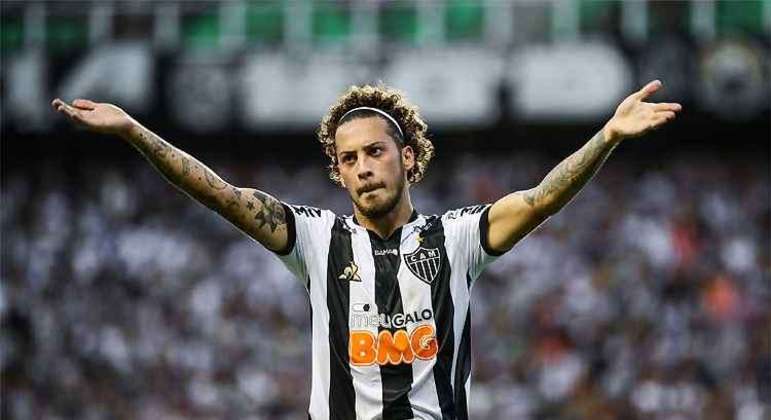 Atl&eacute;tico-MG decide afastar lateral-direito