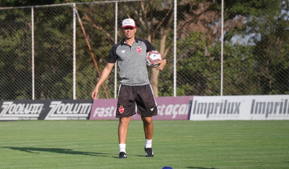 Higo Magalh&atilde;es exalta sistema defensivo do Vila Nova: &ldquo;muito s&oacute;lido&rdquo;