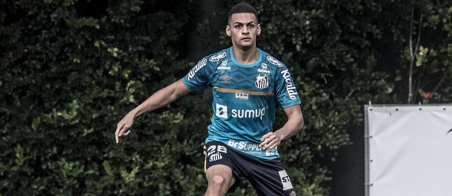 Kaiky elogia zagueiros do Santos e agradece Diniz: &ldquo;&Eacute; um cara sensacional&rdquo;