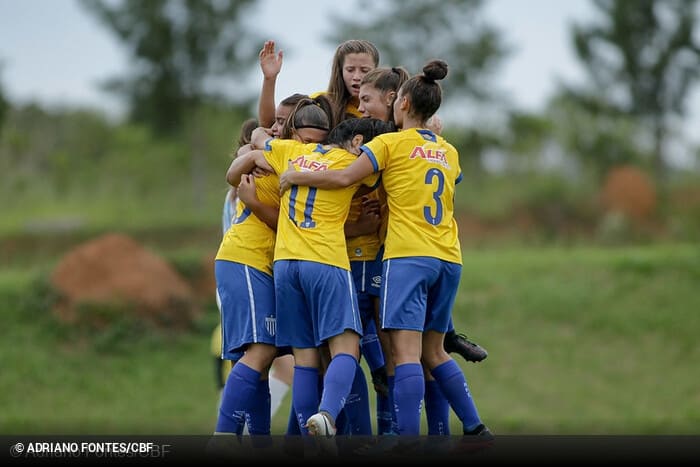 Ava&iacute; Kindermann estreia no Brasileir&atilde;o Feminino Sub-18