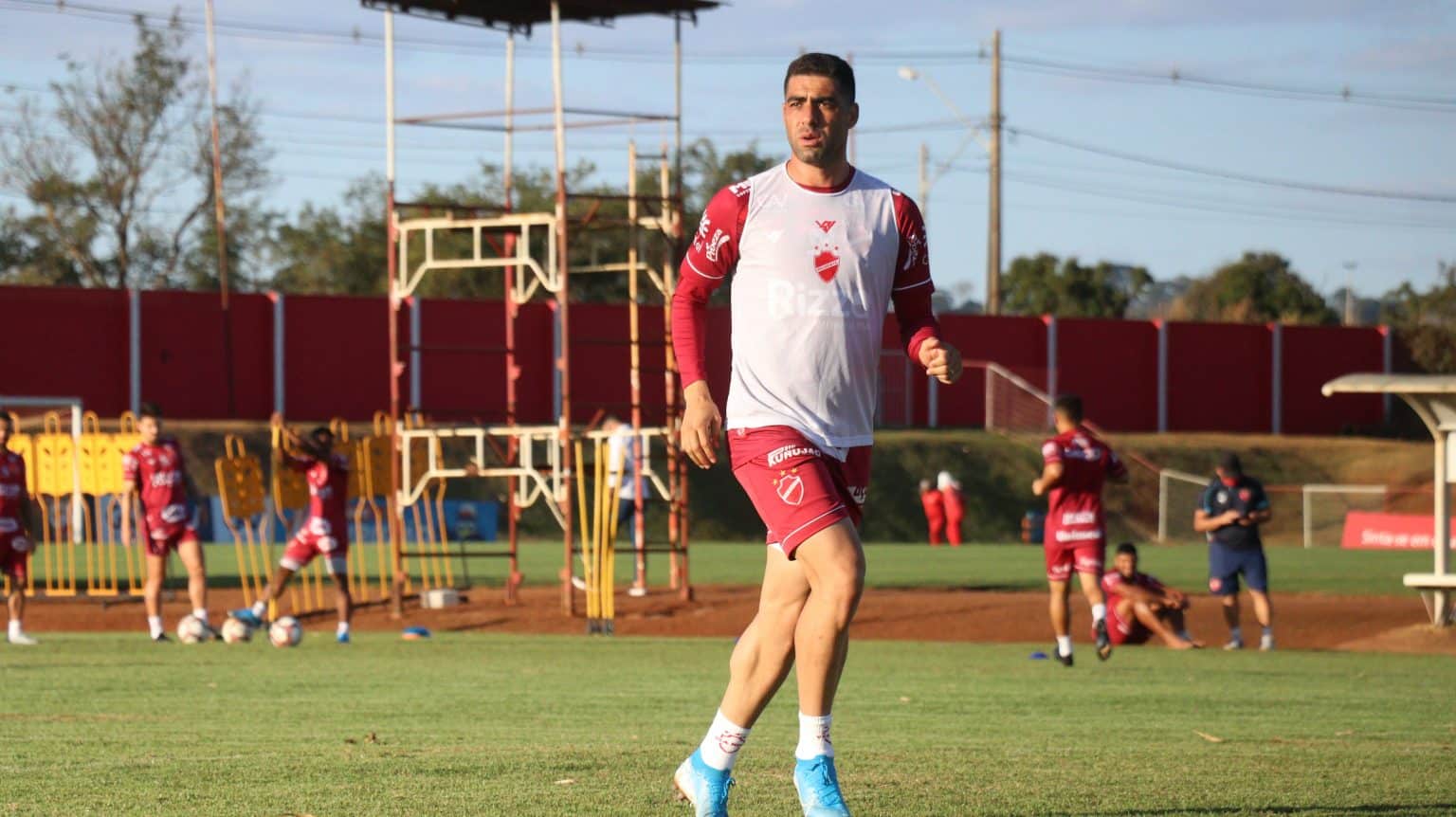 Vila Nova muda esquema t&aacute;tico para enfrentar Cruzeiro