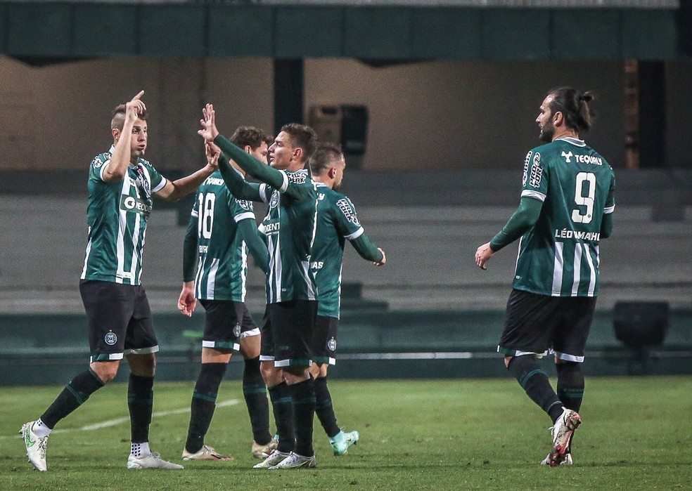 Melhor visitante da S&eacute;rie B,&nbsp;Coritiba&nbsp;volta a lideran&ccedil;a ap&oacute;s 11 anos&nbsp;