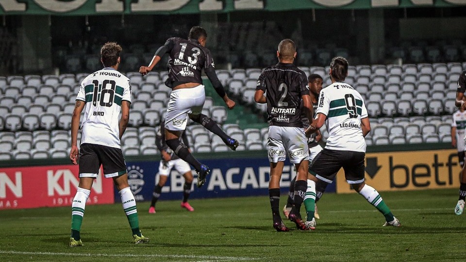 Em encerramento do primeiro turno Ponte Preta &eacute; derrotada pelo Coritiba por 2&times;0