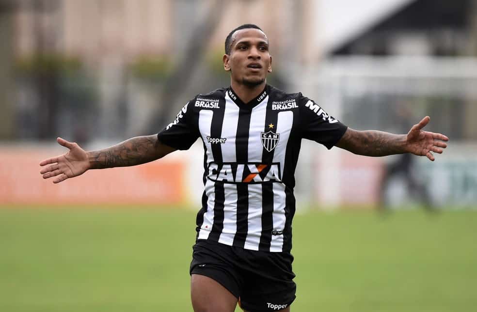 Meia ex-Atl&eacute;tico-MG ir&aacute; para o M&eacute;xico