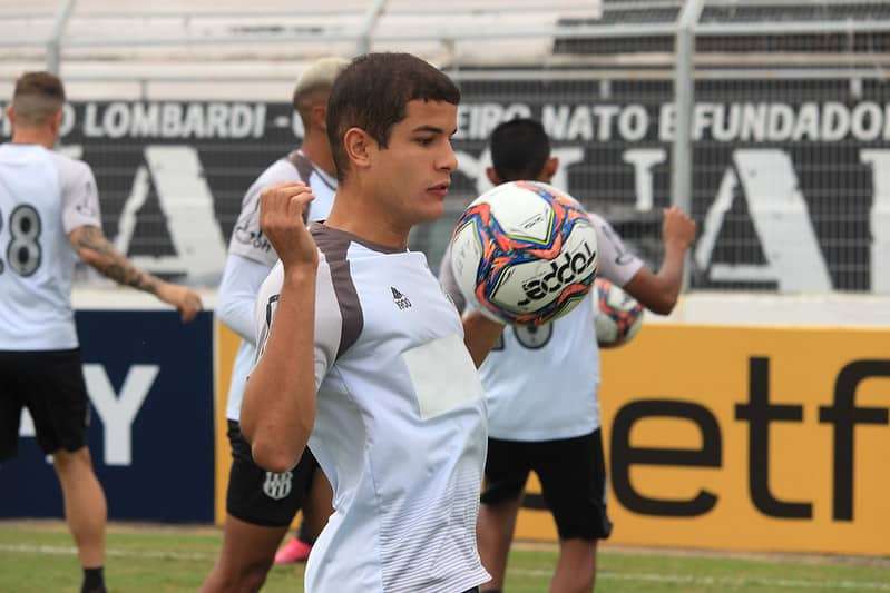 Felipe Albuquerque um jogador versátil: “Sou lateral-direito de origem, mas acredito que jogando no lado oposto só tem a agregar na minha carreira”
