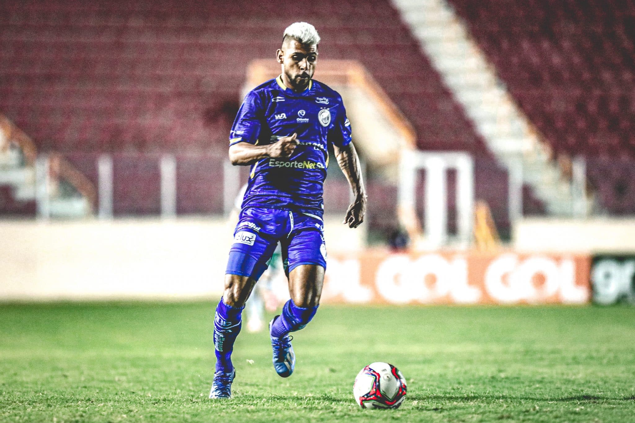 Confiança tem desempenho ruim como mandante; confira