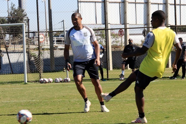 Rodrig&atilde;o fora do jogo contra o Botafogo? Jogador vira d&uacute;vida na Ponte Preta ap&oacute;s sentir desconforto muscular