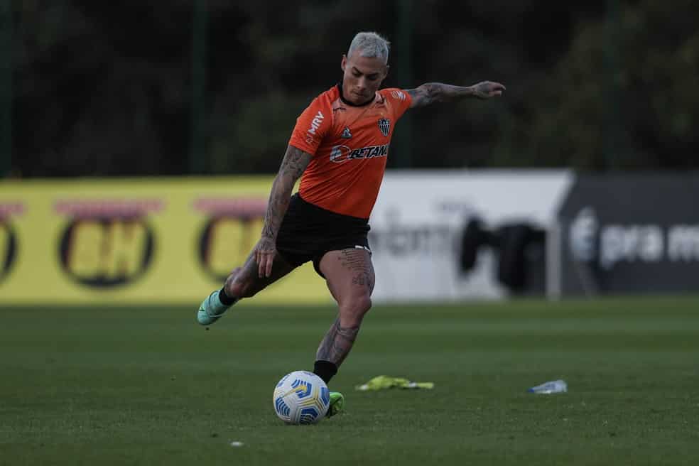 Vargas promete briga pela titularidade no Galo