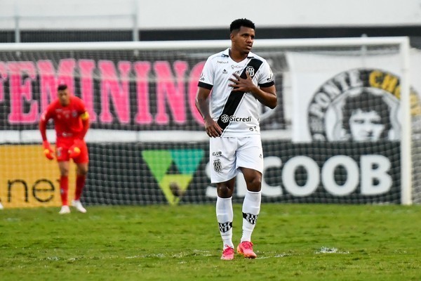 Andr&eacute; Luiz fica de fora e Gilson Kleina vai ter que mexer na Ponte Preta para enfrentar o Coritiba