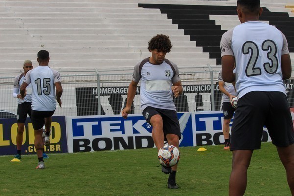 Ponte Preta treina nesta segunda-feira e viaja para Curitiba