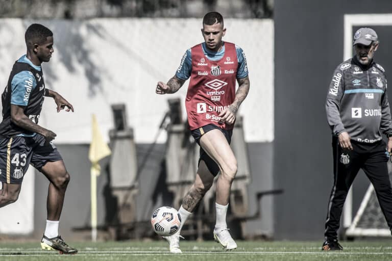 Jobson retorna aos treinos e fica próximo de voltar aos gramados