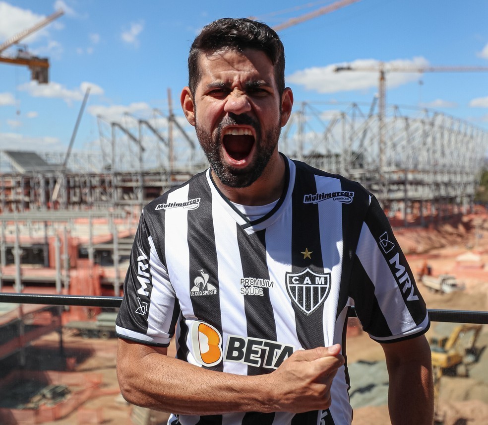 Diego Costa promete ra&ccedil;a: &ldquo;Se minha m&atilde;e estiver dentro de campo, tenho que dar nela tamb&eacute;m&rdquo;