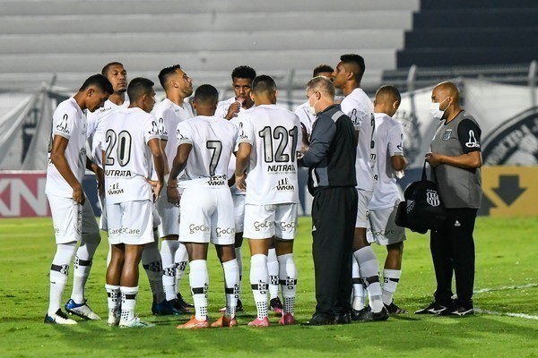 Ponte Preta consegue recurso para pagar parte da pendência salarial que tem com o elenco