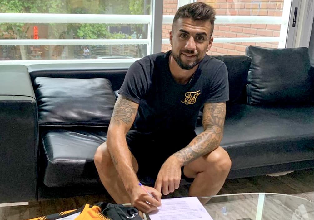 Atacante argentino espera visto de trabalho para estrear pelo Vila Nova