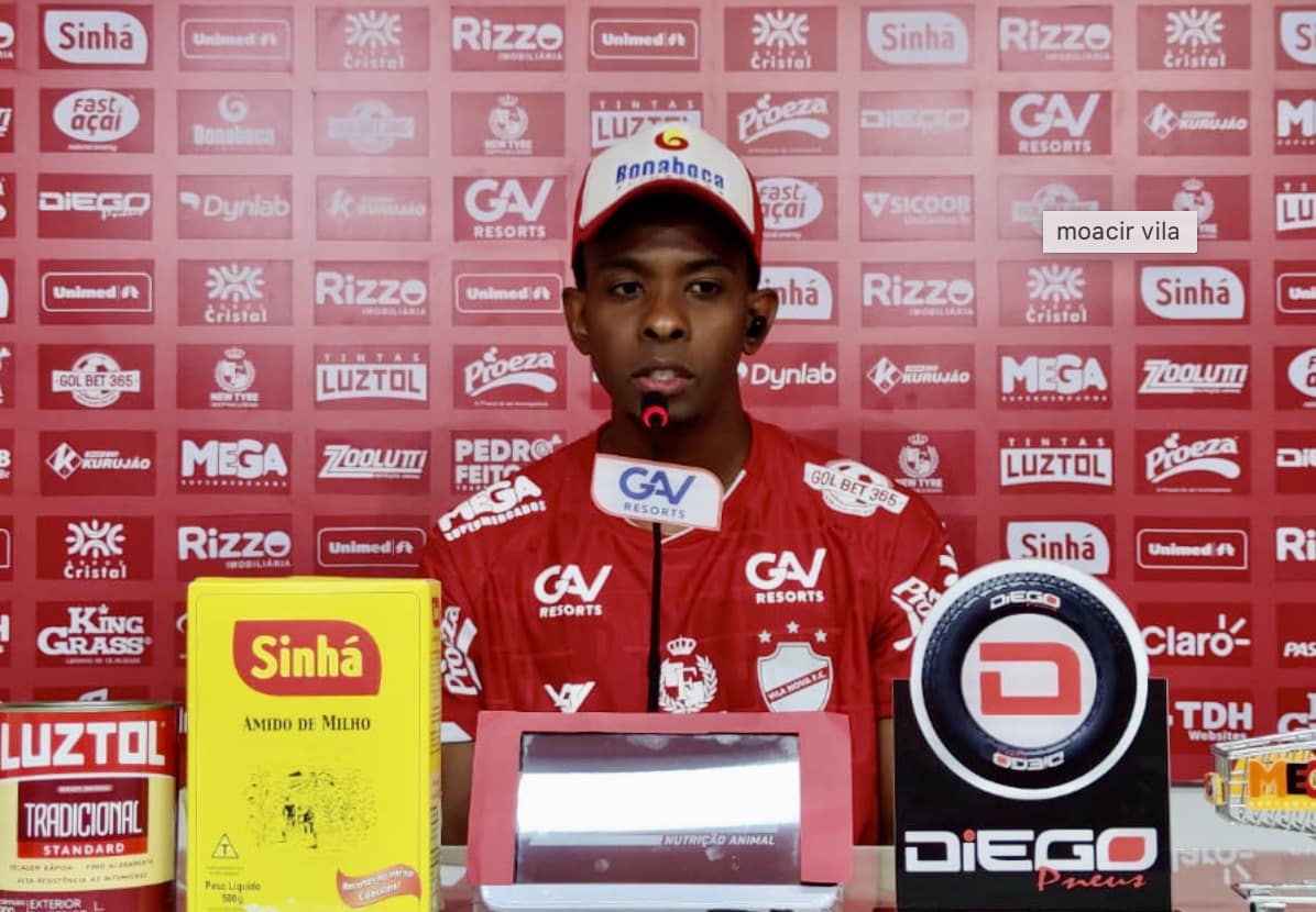 Moacir analisa forma f&iacute;sica e elogia t&eacute;cnico do Vila Nova: &ldquo;supresa boa&rdquo;