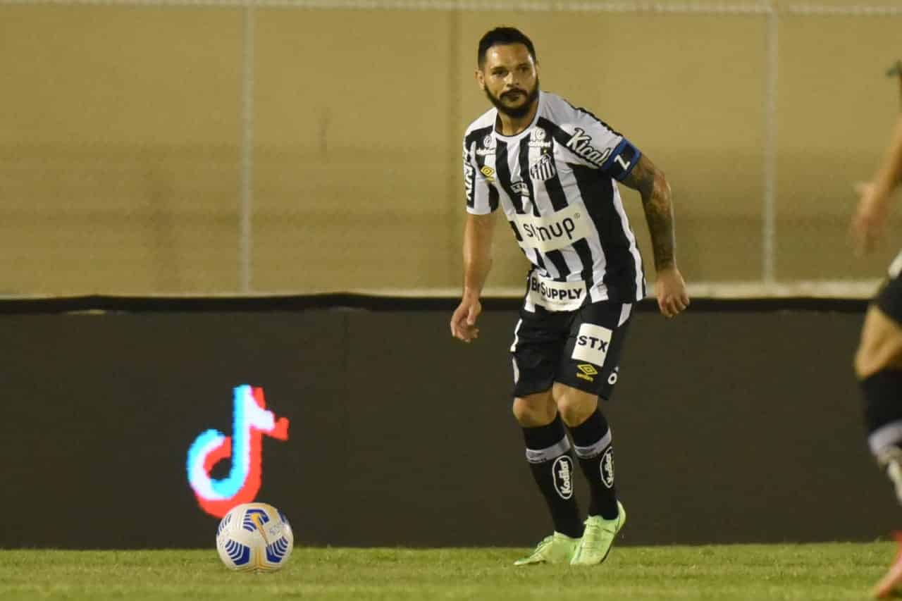 Mesmo com revés, Santos avança na Copa do Brasil