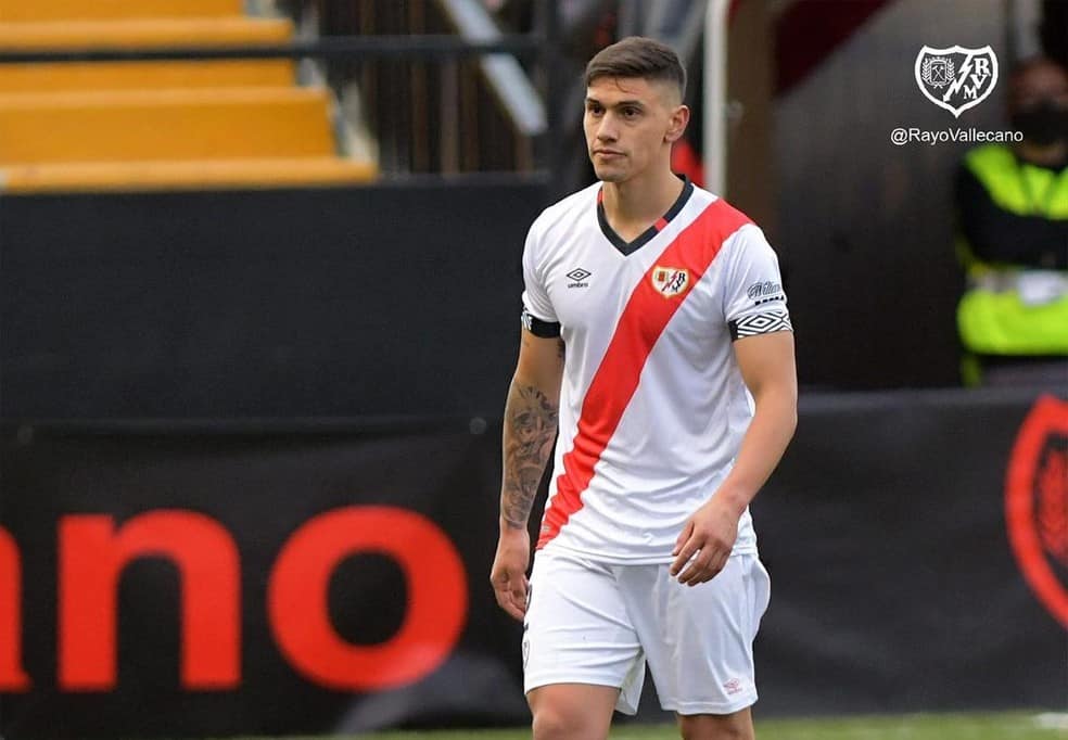 Santos acerta contrata&ccedil;&atilde;o de zagueiro da sele&ccedil;&atilde;o uruguaia