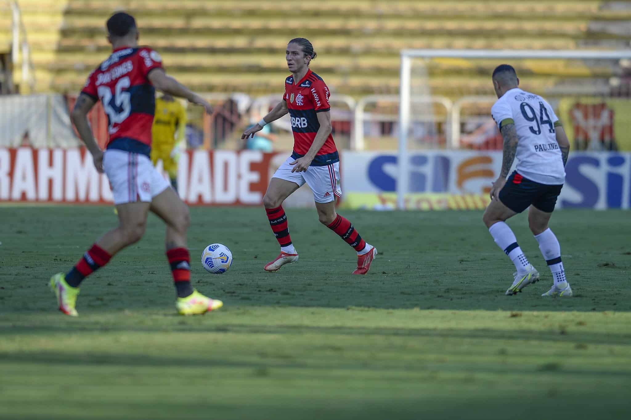 Flamengo fecha com Kennedy e mira mais um refor&ccedil;o
