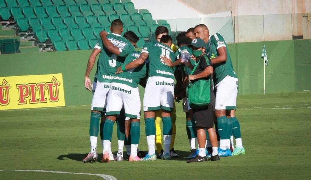 Premia&ccedil;&atilde;o para o clube! Goi&aacute;s fecha o m&ecirc;s no G4