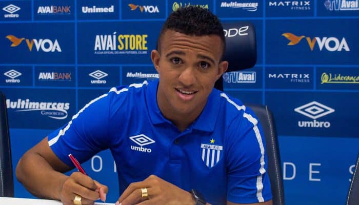 Atacante R&ocirc;mulo pode estrear pelo Ava&iacute; contra o CSA na S&eacute;rie B