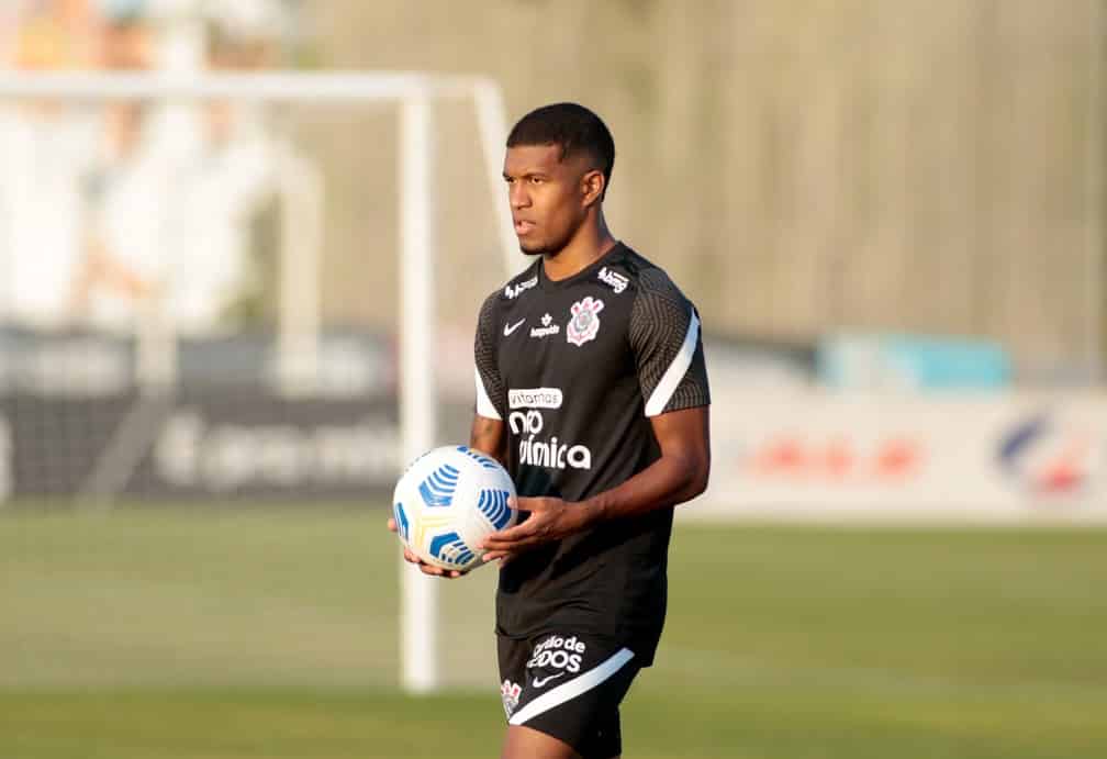 Corinthians encaminha empr&eacute;stimo de L&eacute;o Natel para o Apoel