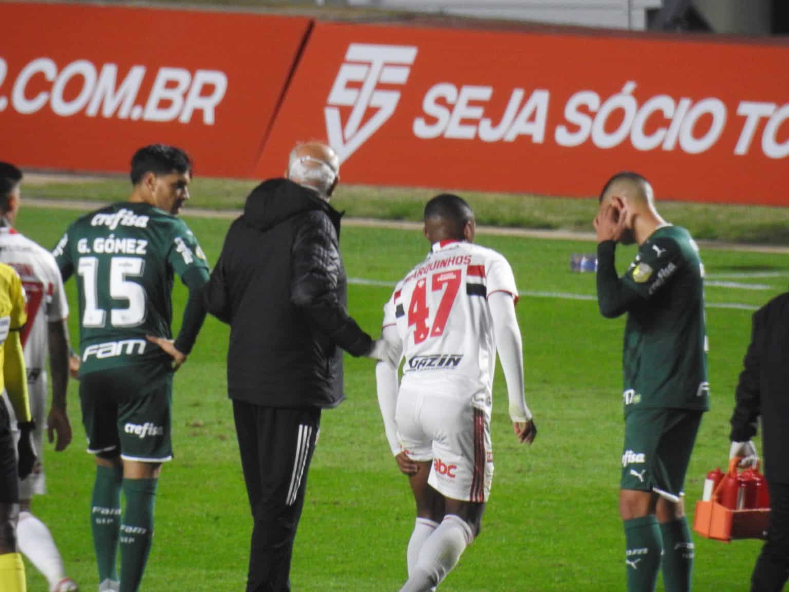 Marquinhos preocupa e deve ser desfalque nos pr&oacute;ximos jogos do S&atilde;o Paulo