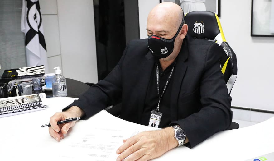 Santos coloca pagamento de impostos de 2021 em dia