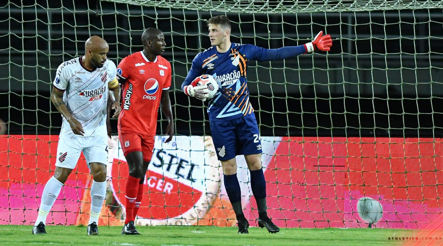 Goleiro do Athletico entra na mira de clubes italianos