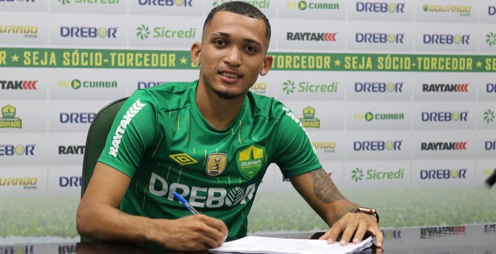 Vasco acerta com zagueiro Walber