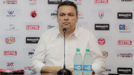 Adson Batista faz duras cr&iacute;ticas sobre t&eacute;cnicos brasileiros