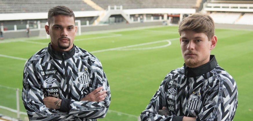 Santos acerta com dois refor&ccedil;os do Coritiba