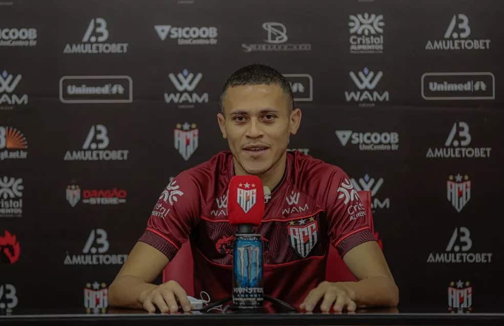 Jo&atilde;o Paulo volta a jogar no Atl&eacute;tico-GO ap&oacute;s les&atilde;o