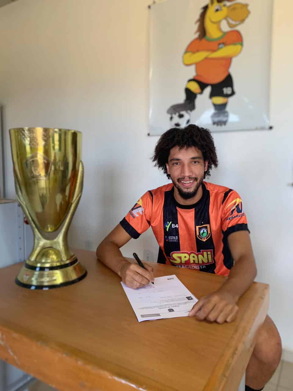 AD Manthiqueira fecha com zagueiro Jo&atilde;o Gabriel, ex-SKA FC