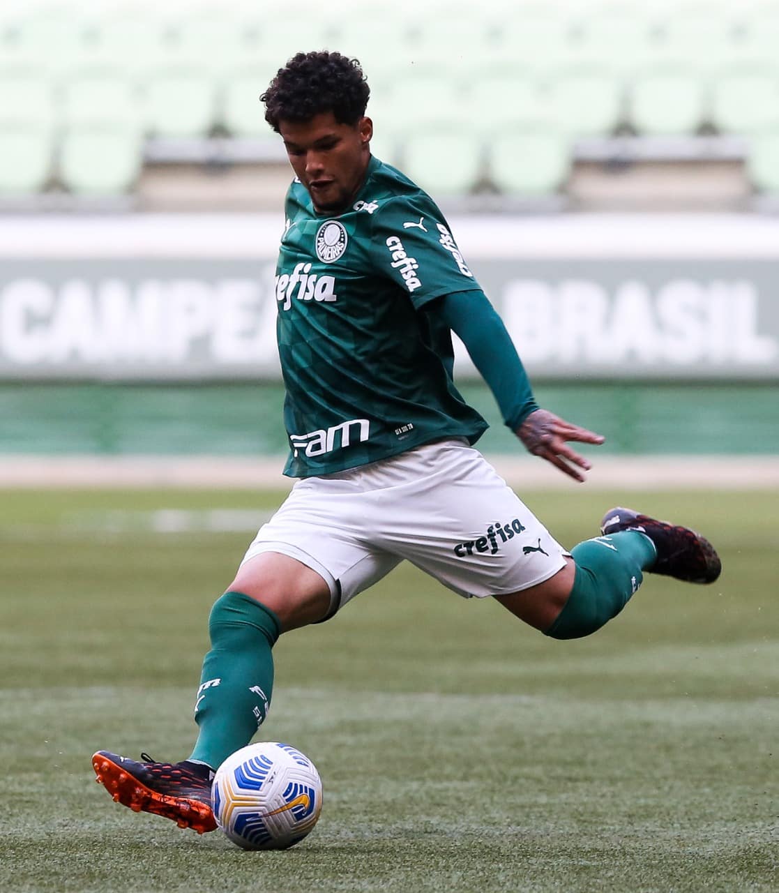 Ian Custódio, lateral de 18 anos que treinou com elenco profissional, projeta sequência do Palmeiras no Brasileiro Sub-20: ‘Jogos de alto nível‘