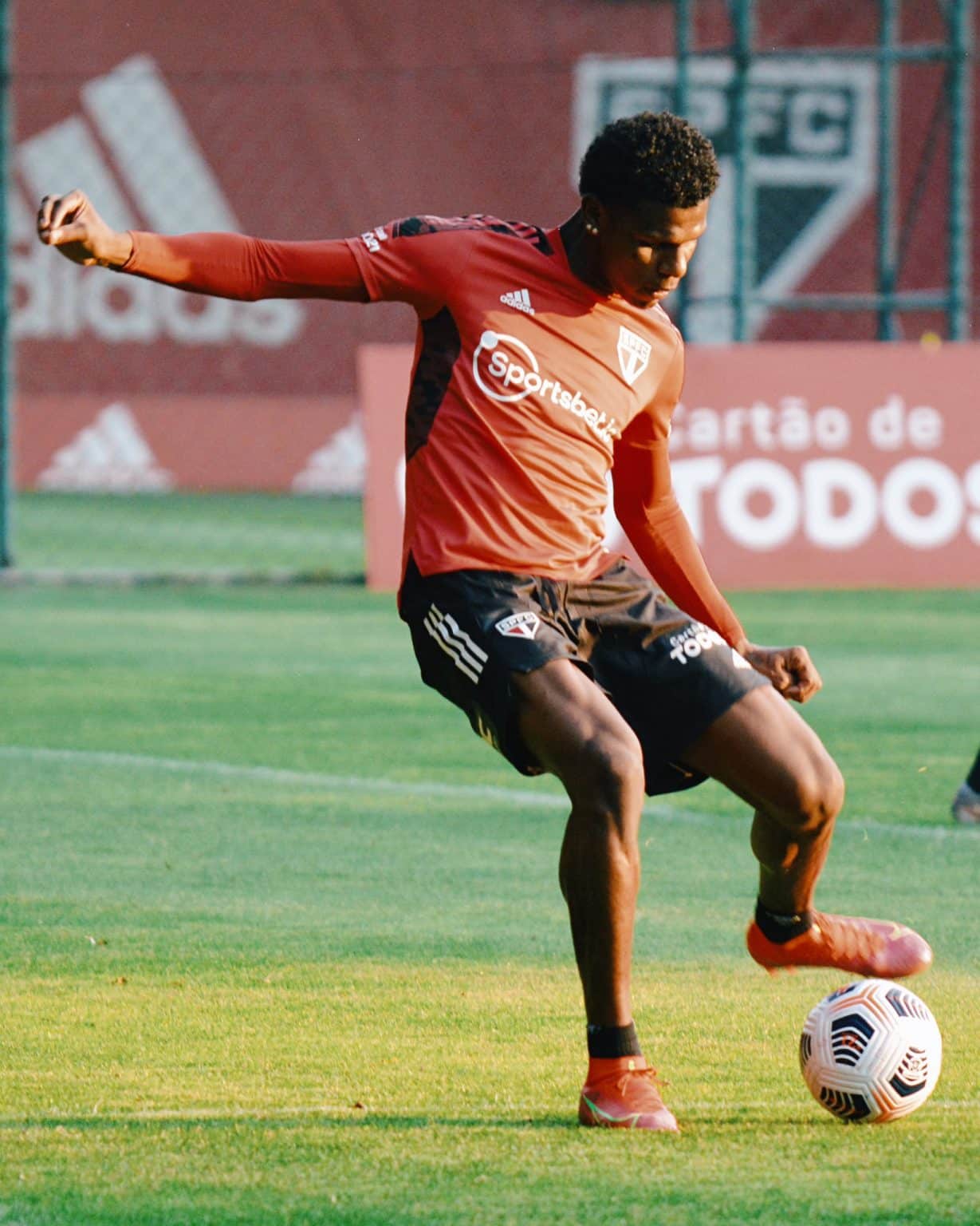 Arboleda desfalca São Paulo nos próximos jogos