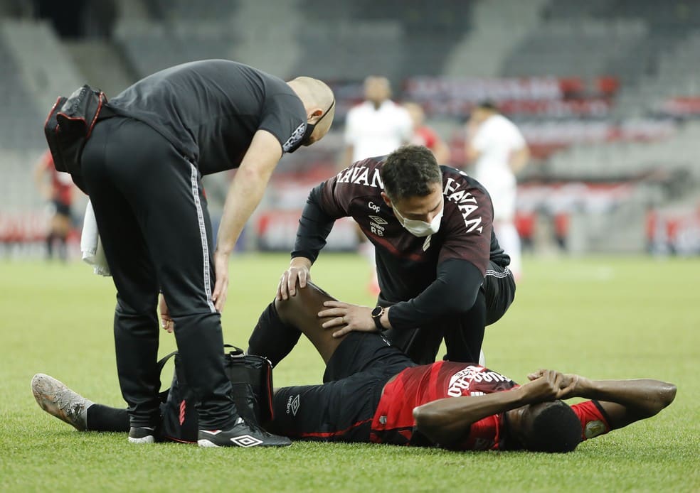 Sem Matheus Babi, Athletico-PR busca novo atacante no mercado