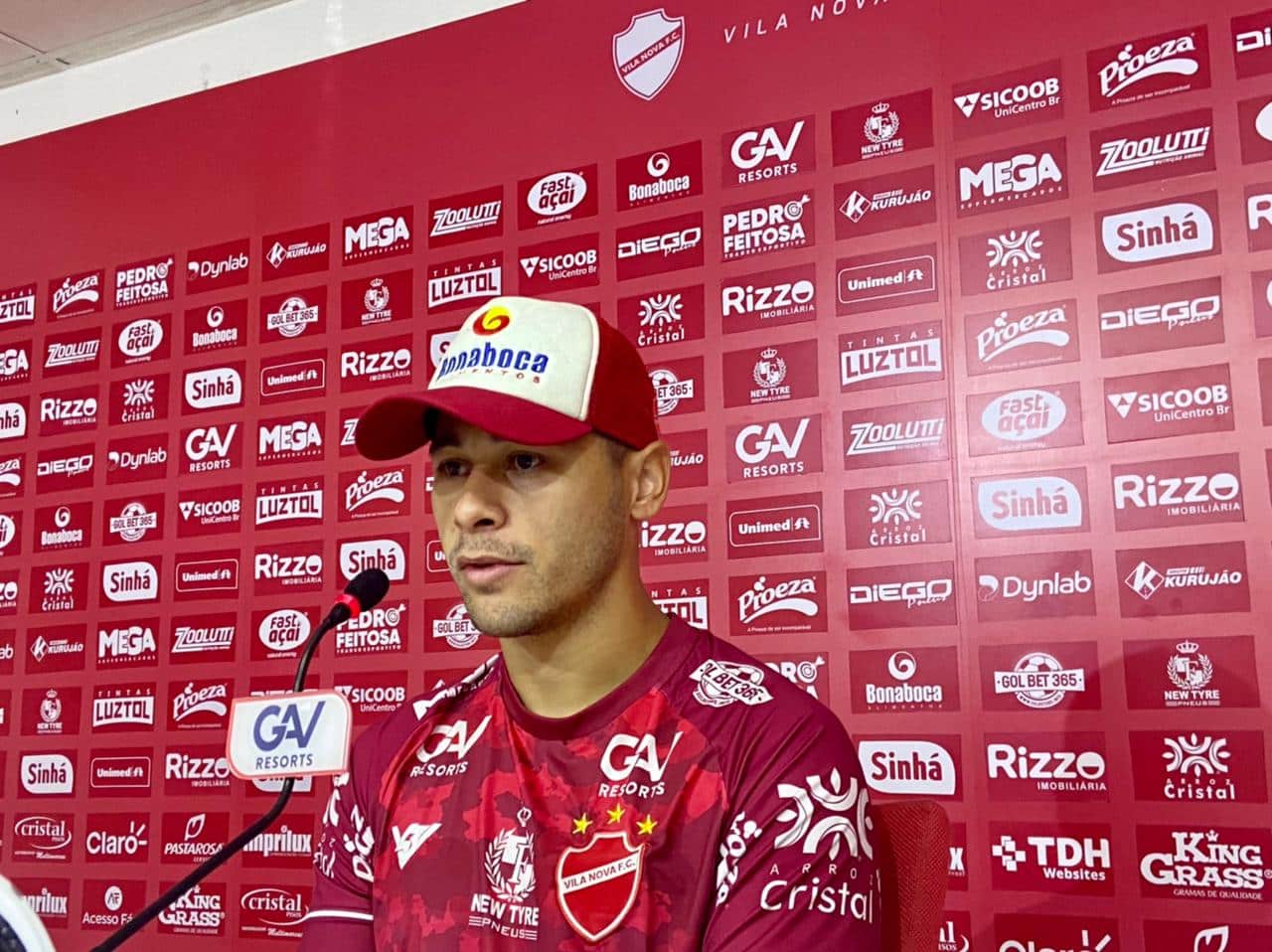 Collaço exalta concorrência na lateral-esquerda: “a competitividade interna é boa”