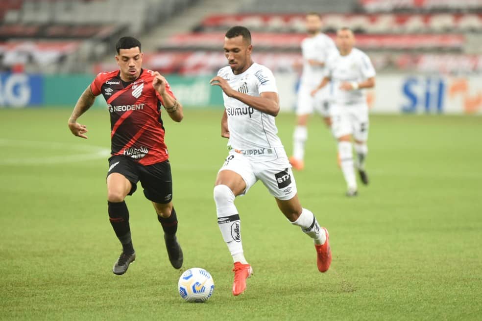 Lucas Braga reconhece 1&ordm; tempo ruim: &ldquo;Muito abaixo&rdquo;