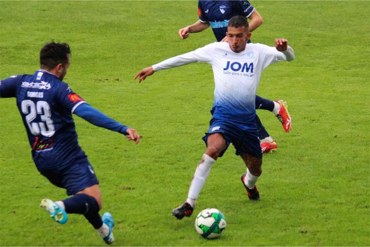 Ex-base de Corinthians e São Paulo mira terceiro acesso no futebol português