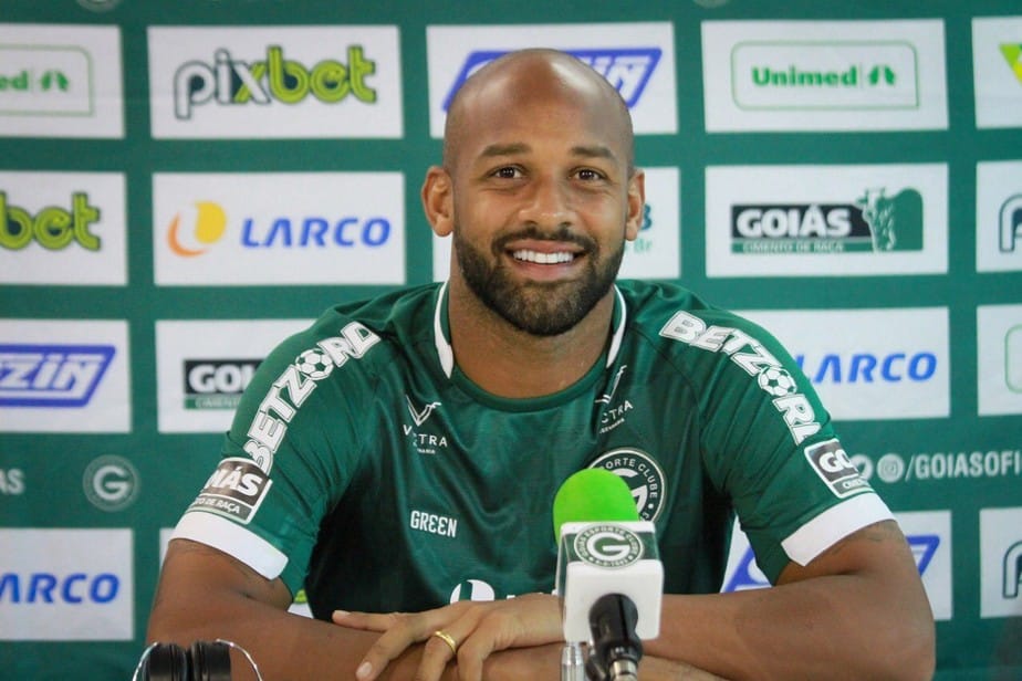 Fellipe Bastos na &aacute;rea! Novo refor&ccedil;o &eacute; apresentado oficialmente