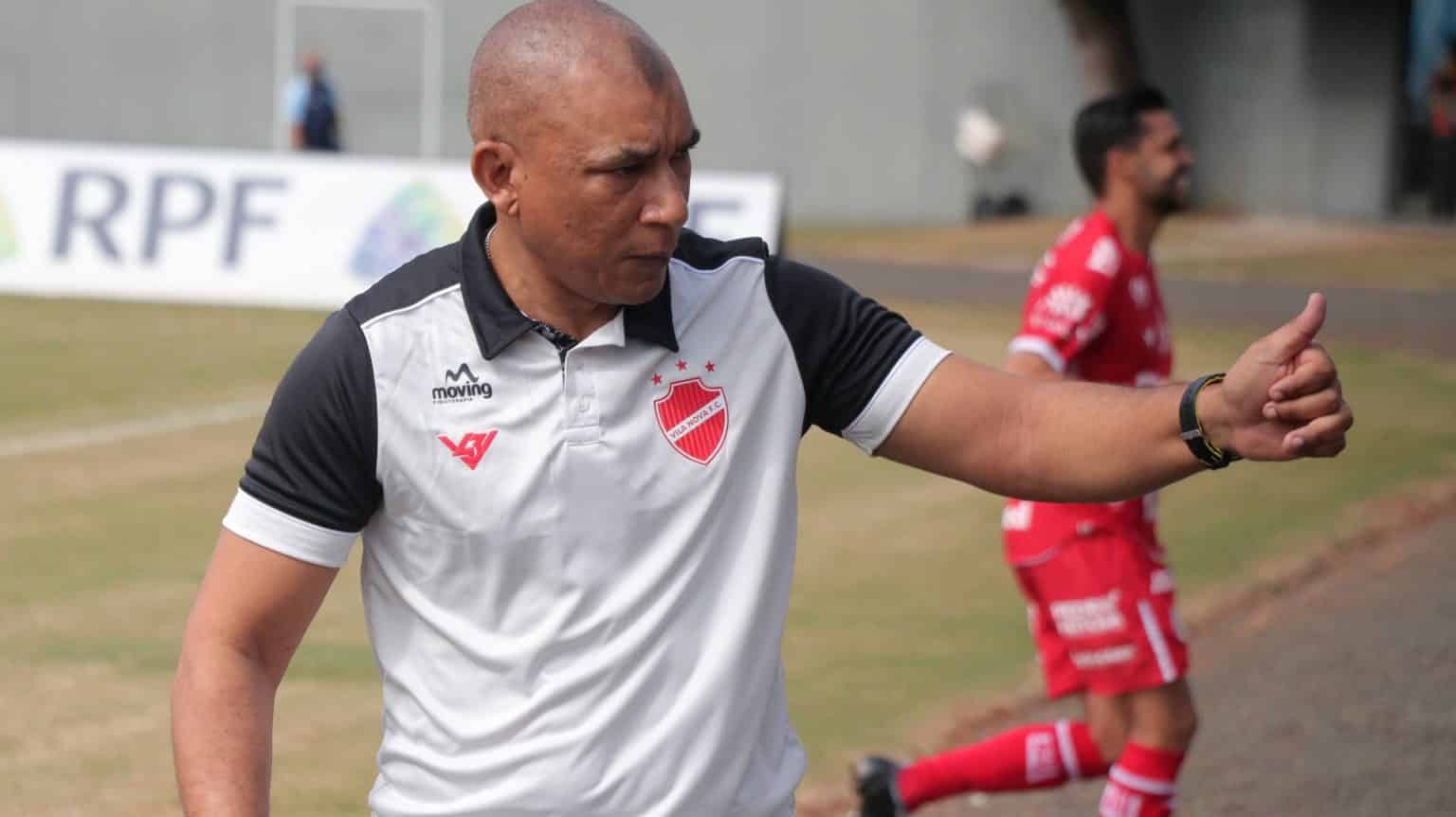 Ap&oacute;s 12 dias, Hemerson Maria pede demiss&atilde;o do Vila Nova